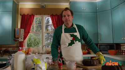 - Hey, Linc, you feeling
the Christmas spirit? - A Loud House Christmas