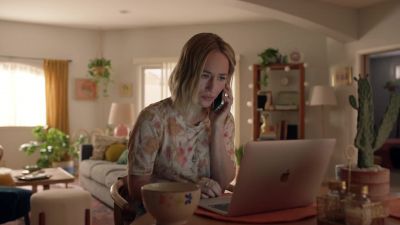 - Hey, Lindsay.
- Lindsay We have a problem. - Barry