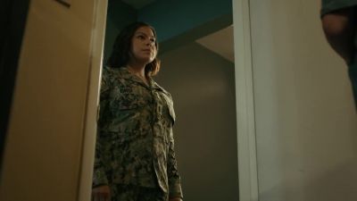 Hey.
Lisa, what are you, um... - SEAL Team