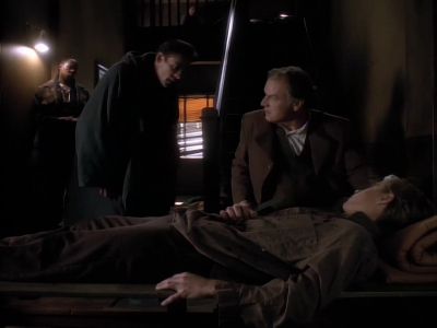 Hey. l'm just going to
take a quick look here, OK? - Star Trek: Deep Space Nine