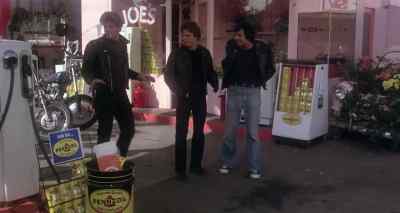 Hey, look at this place. - Gas Pump Girls