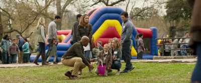 - Hey, look, we got some snacks.
- Come on, Lucas, right over here. - Instant Family