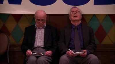 - HEY, LOOK.
THEY SERVED CAKE. - Everybody Loves Raymond