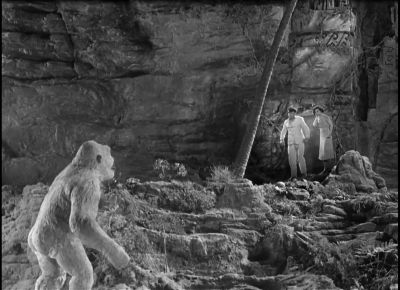 Hey look what you're doing you big dummy - Son of Kong