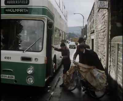 Hey, you lot, what do you think
you're doing?! Come on! Get off! - Last of the Summer Wine
