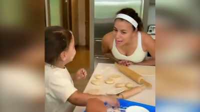 Hey, mama! Hey, mama! - Eva Longoria: Searching for Mexico