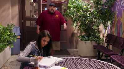 Hey, Marisol.
Can I talk to you for a second? - Mr. Iglesias