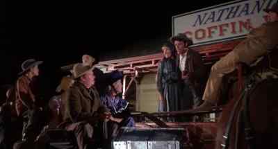 Hey, mister,
where's the hotel? - Hang 'Em High