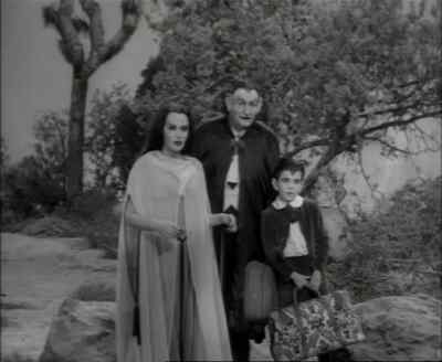 Hey, Mom, that's Pop.
He's playing Indian. - The Munsters