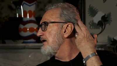 "Hey, Mr. Englund, dude,
who do you think would win, man, - Hollywood Dreams & Nightmares: The Robert Englund Story