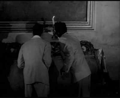 Hey, Myron, who does that look like? - Scared Stiff