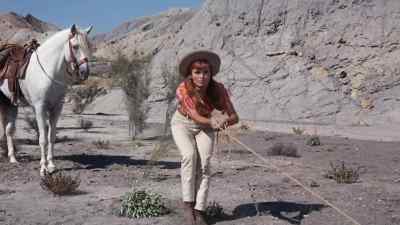 - Hey, need any help?
- Not from you. - The Valley of Gwangi