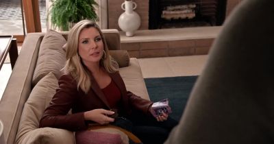 Hey, nerd, grow a pair
or I'll dose you like I did last time. - Grace and Frankie