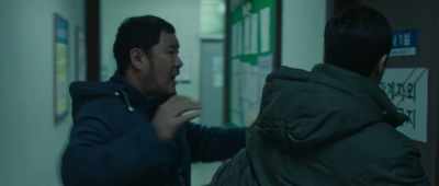 Hey, no! I need to be in there!
= t know! - Miss Baek