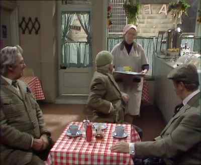 Hey, Nora, just a minute.
Look at this. - Last of the Summer Wine