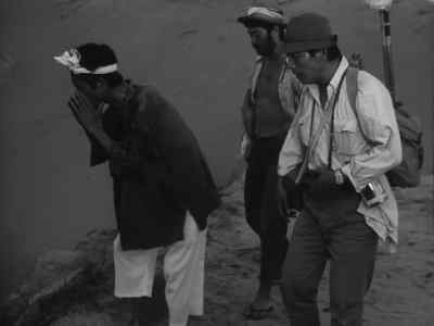 Hey you old hag - Woman in the Dunes