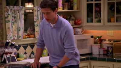 - Hey, your parents seem to be
doing okay. It's nice. - Everybody Loves Raymond