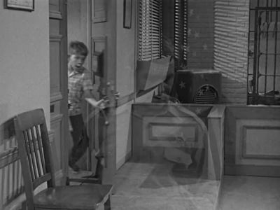 HEY, PAW! BARNEY!
LOOK WHAT I GOT! - The Andy Griffith Show