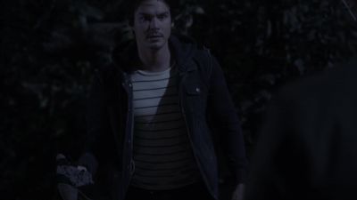 Hey, she put 'em like
this for a reason. - Pretty Little Liars