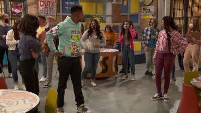 - Hey, Rae. What's up?
- People? - Raven's Home