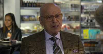Hey, you remember
that friend of Eileen's - The Kominsky Method