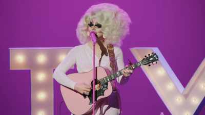 ♪ Hey, rich people - Trixie Mattel: Skinny Legend