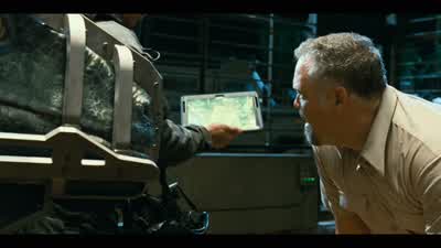 Hey! Right here. Right here. She looks at what she wants. Usually what she wants to eat. - Jurassic World