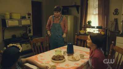 - Hey, Rose.
- Hi, John. Hey, boys. - A Waltons Thanksgiving