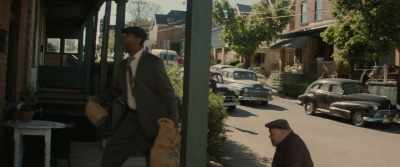 Hey, rose! I told everybody.
Hey, ro! - Fences