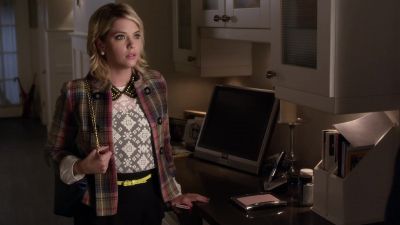 HEY. - Pretty Little Liars