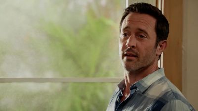 Hey. - Hawaii Five-O