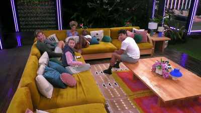 >> HEY! - Love Island