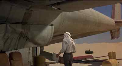 HEY, SARGE. LOOK AT THIS. - The Flight of the Phoenix