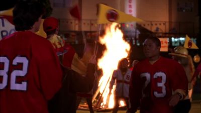 - Hey, you seen Chloe? - No. - Smallville