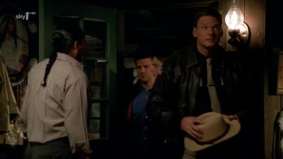- Hey, Sheriff.
- Sherman. - Bones