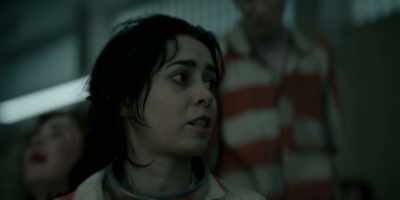 Hey, she's not...
She-she-she's not chained. - The Penguin