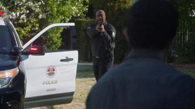 Hey!
Show me your hands. - The Rookie