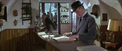 Hey Sie, kommen Sie her! - The Lady Vanishes