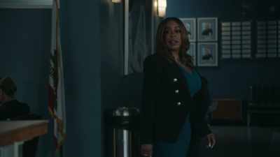 Hey, since you're the
LA restaurant expert, - The Rookie: Feds