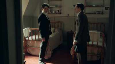 Hey, so, we never got
to talk at breakfast. - Grand Hotel