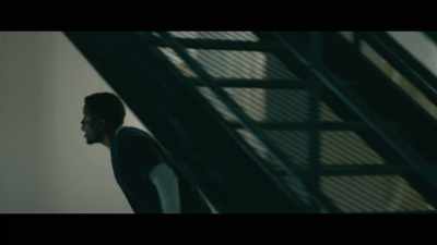 Hey, somebody get down here.
He's bleeding. - A Man in Full