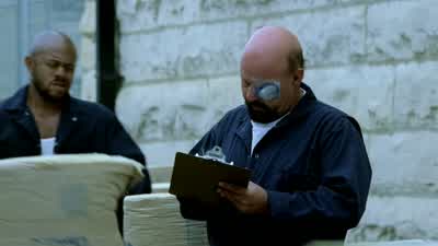 Hey, somebody get on this. - Prison Break