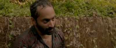 Hey, stop pretending.
Get up! - Thondimuthalum Driksakshiyum