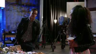 - Hey, Tange.
- Hey. - Famous in Love