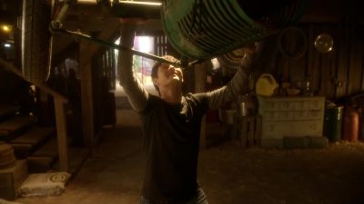 Hey, Tess, check it out. - Smallville