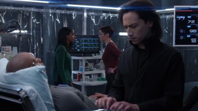 Hey, thank you for being here. - Supergirl
