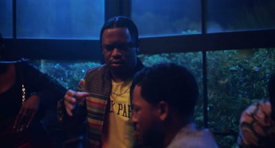 - Hey, that's not a cup, bro!
- My bad. - House Party