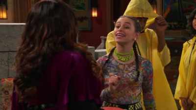 Hey, the old fire
hydrant outfit. A classic. - Raven's Home