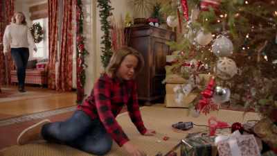 - Hey there, kiddo!
You havin' fun?
(paul laughing) - Toying with the Holidays