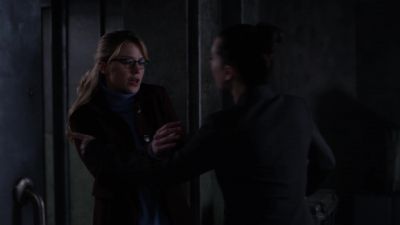 Hey, there's no way out back this way. - Supergirl